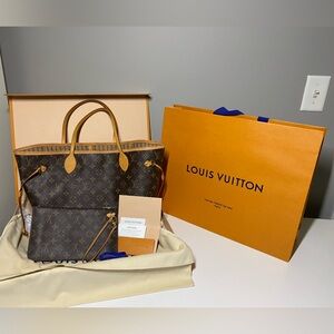 Authentic Louis Vuitton Neverfull MM Monogram Beige Tote w/companion pouch